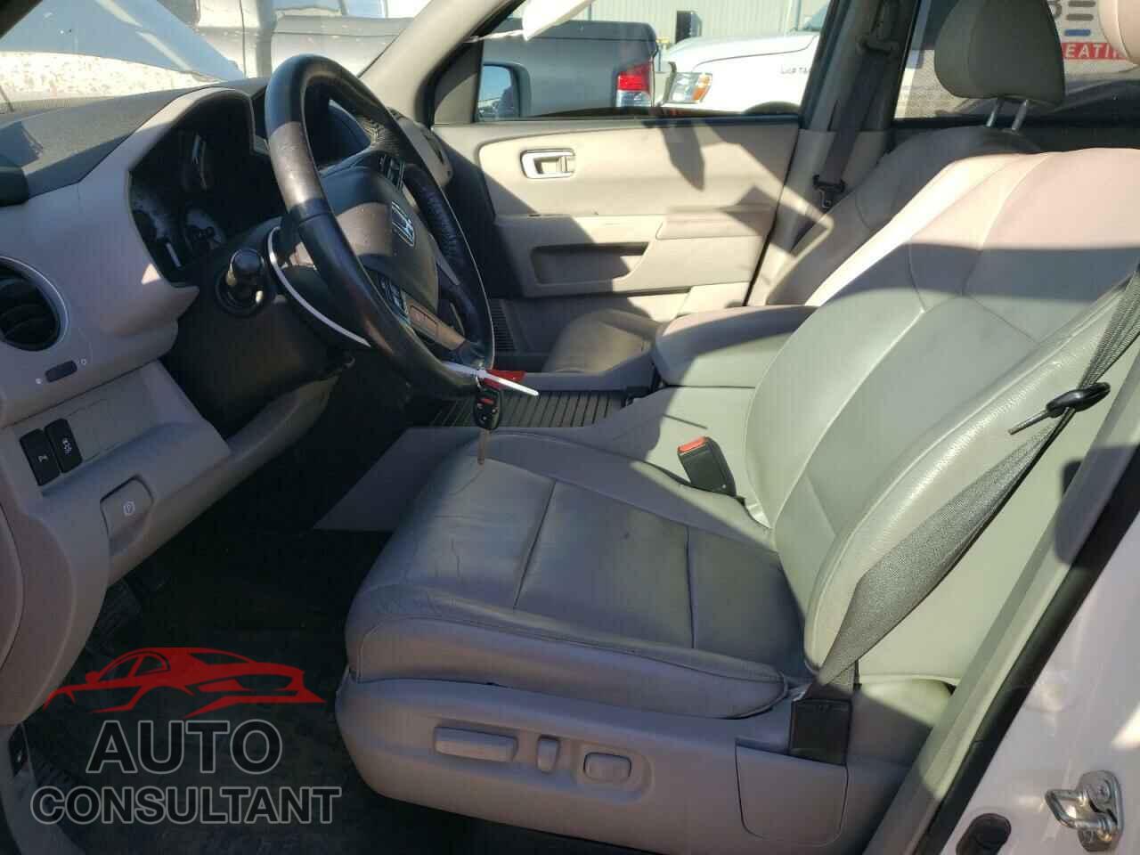 HONDA PILOT 2015 - 5FNYF3H96FB008295