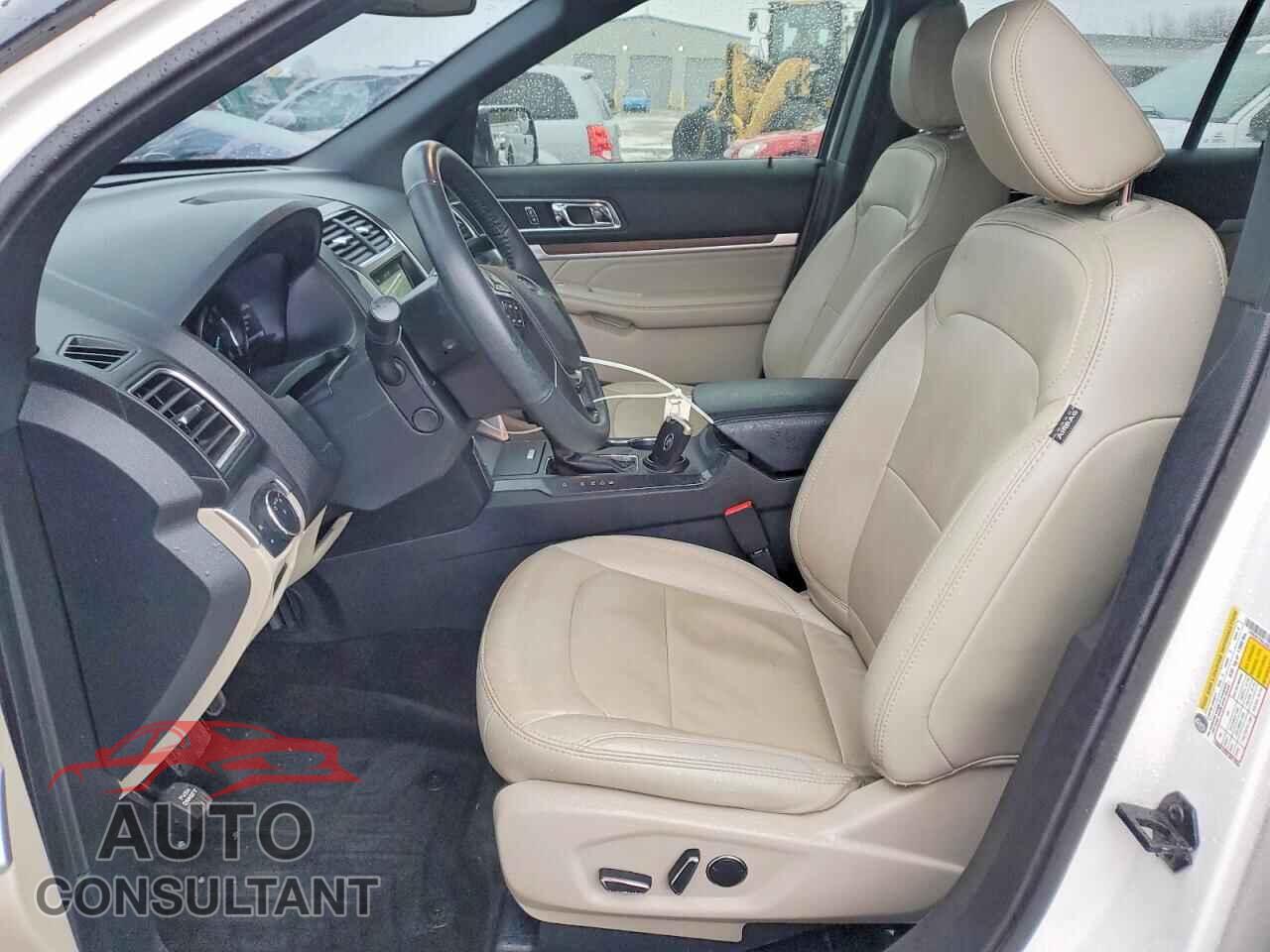 FORD EXPLORER 2018 - 1FM5K7F8XJGB26523