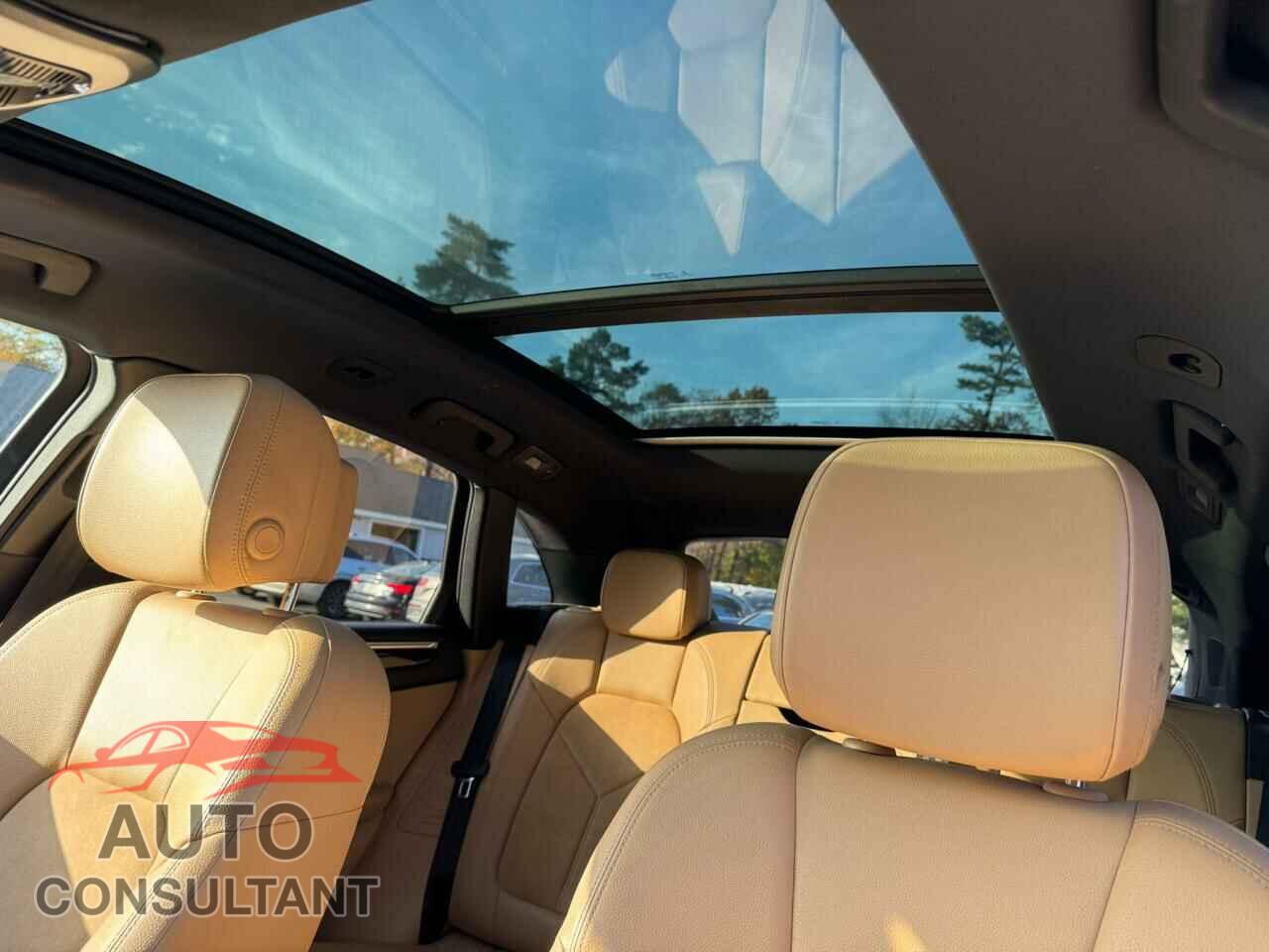 PORSCHE MACAN 2017 - WP1AA2A54HLB83757