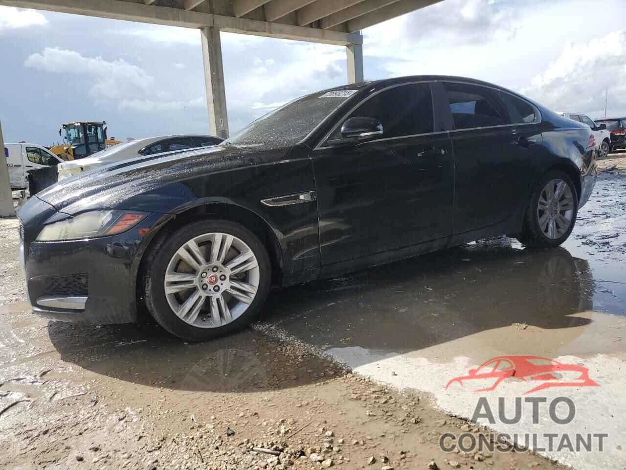 JAGUAR XF 2017 - SAJBR4BV8HCY33717