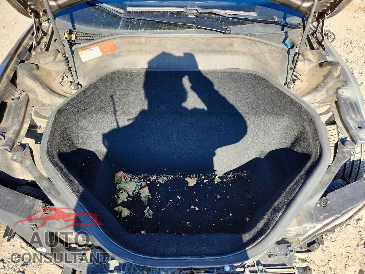 TESLA MODEL S 2015 - 5YJSA1E28FF105899