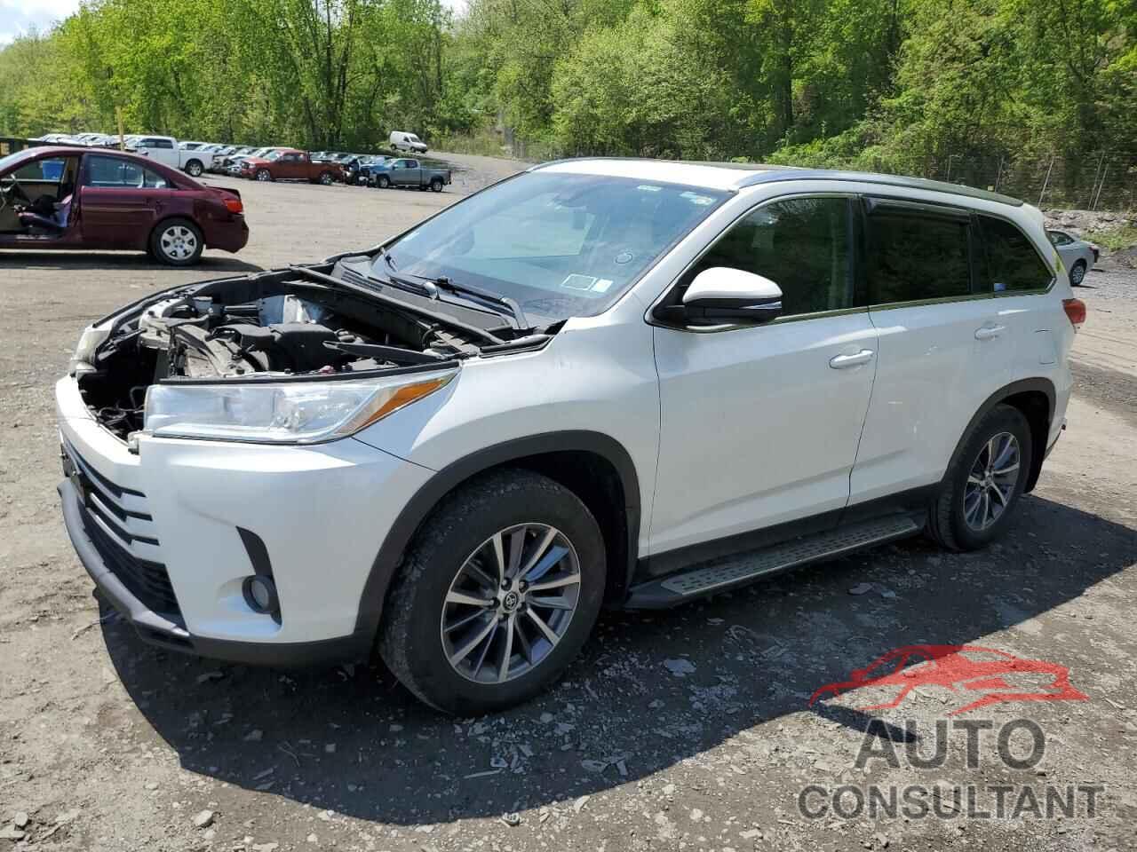 TOYOTA SIENNA 2019 - 5TDJZRFH2KS625219