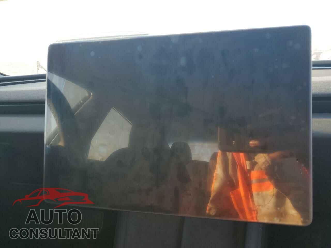 TESLA MODEL 3 2024 - 5YJ3E1EA7RF757837