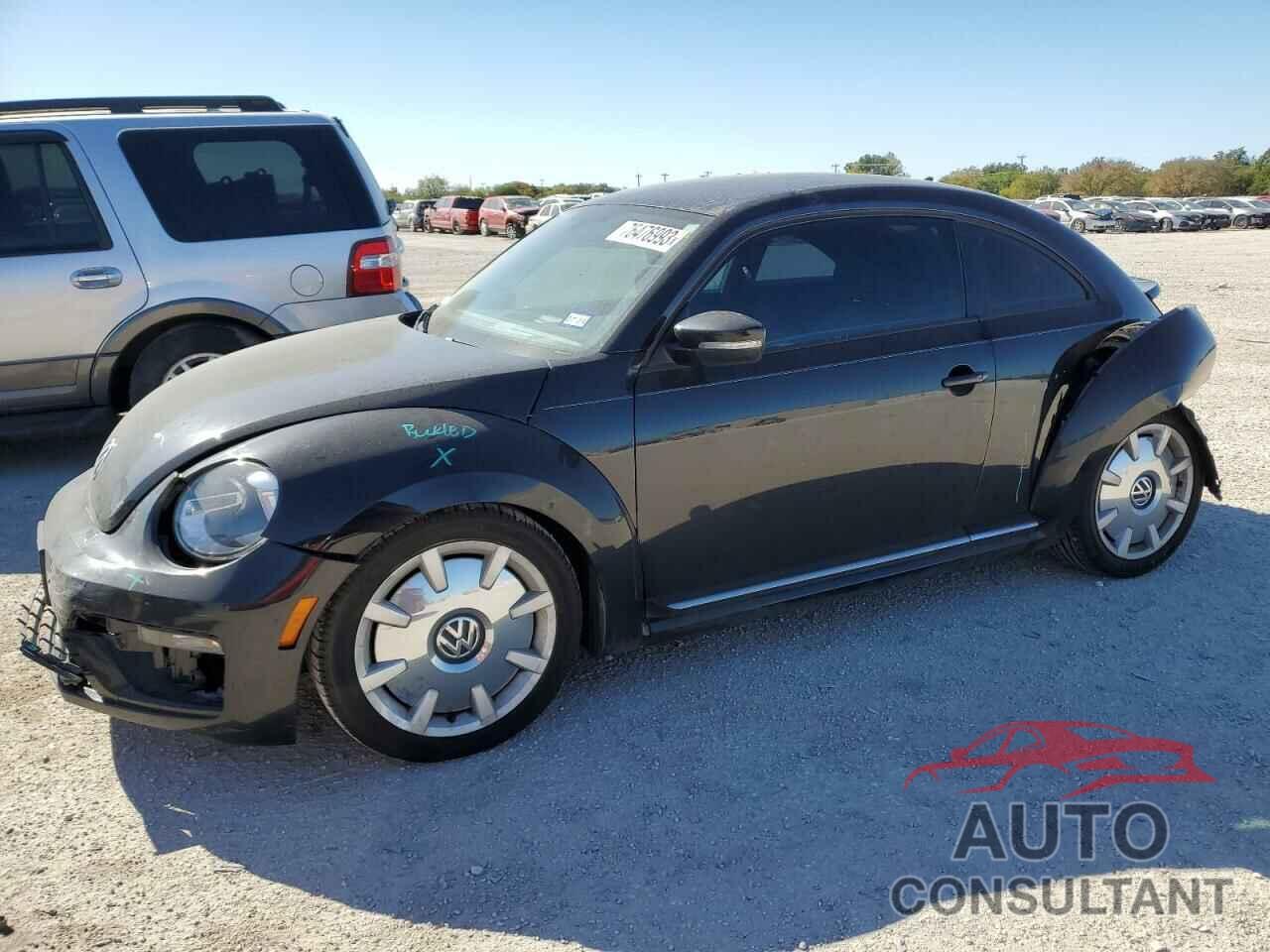 VOLKSWAGEN BEETLE 2018 - 3VWFD7AT6JM710533