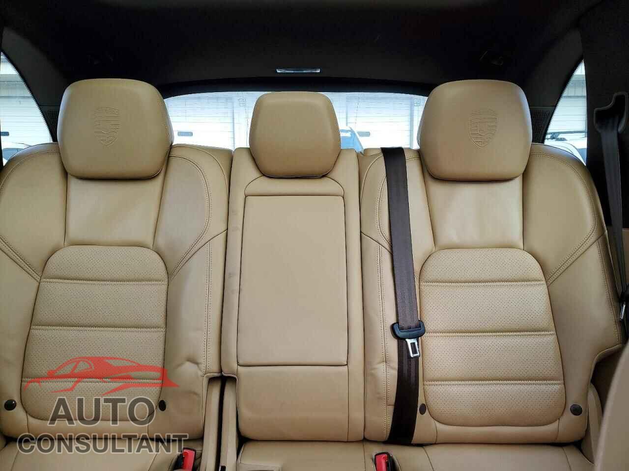 PORSCHE CAYENNE 2017 - WP1AA2A22HKA82664