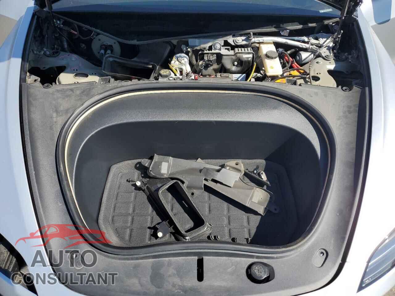 TESLA MODEL 3 2024 - 5YJ3E1EA2RF831732