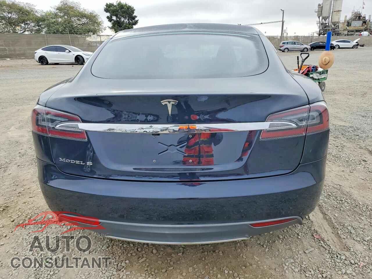 TESLA MODEL S 2012 - 5YJSA1CN1CFP01302