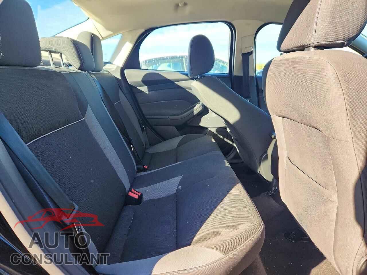 FORD FOCUS 2014 - 1FADP3F27EL364743