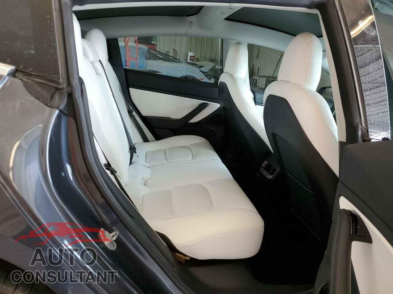TESLA MODEL 3 2019 - 5YJ3E1EB3KF413727