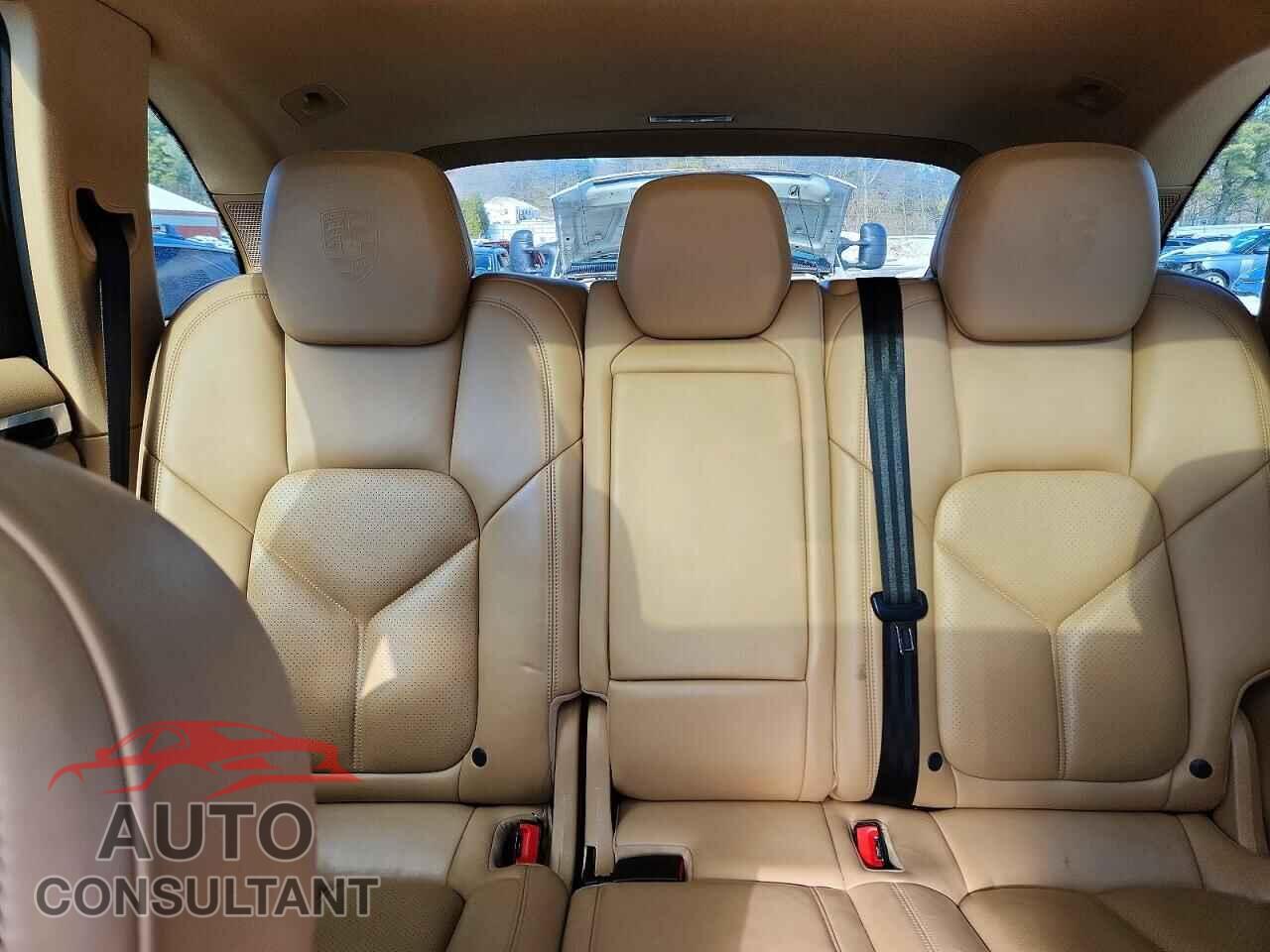 PORSCHE CAYENNE 2017 - WP1AA2A24HKA85940