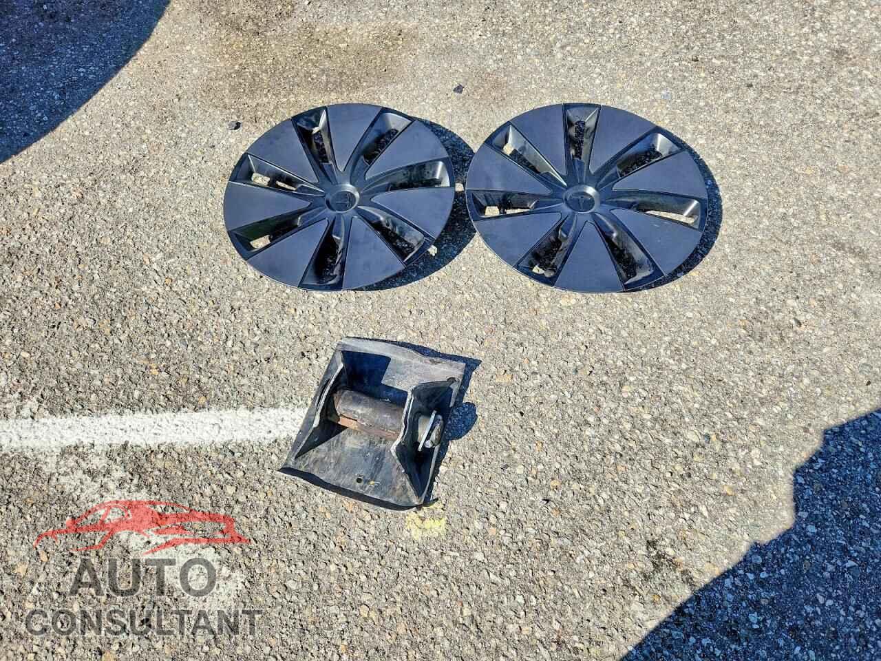 TESLA MODEL 3 2025 - 5YJ3E1EA6SF063596