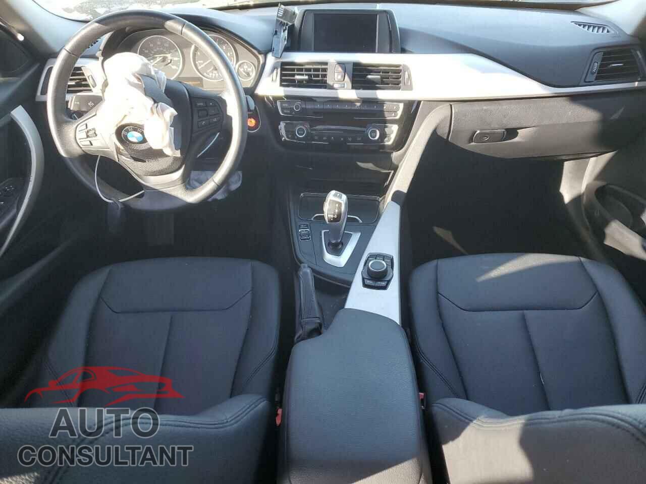 BMW 3 SERIES 2018 - WBA8E1G56JNU92479