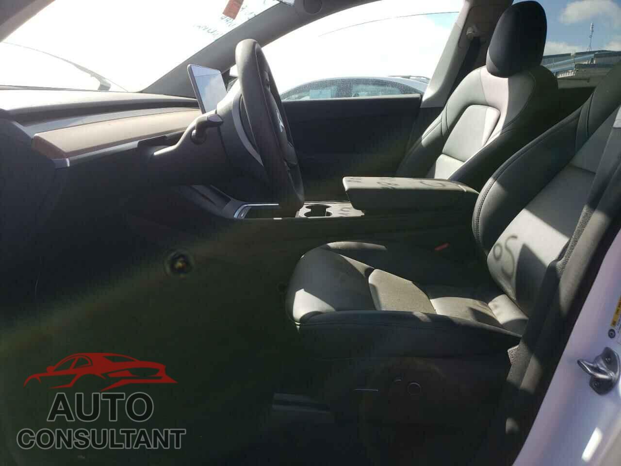 TESLA MODEL Y 2021 - 5YJYGAEE4MF304724