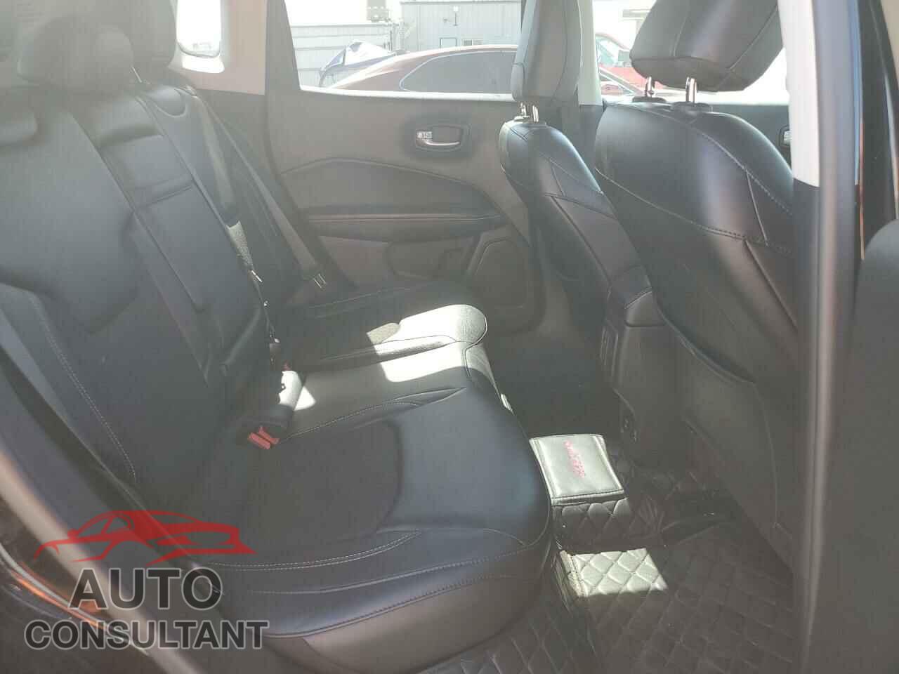 JEEP COMPASS 2018 - 3C4NJDBB4JT132174