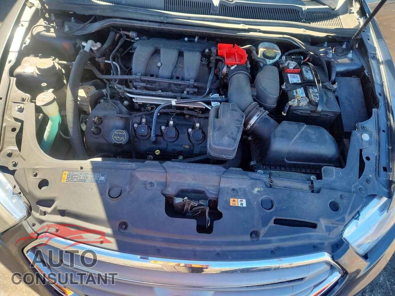 FORD TAURUS 2018 - 1FAHP2D89JG126074
