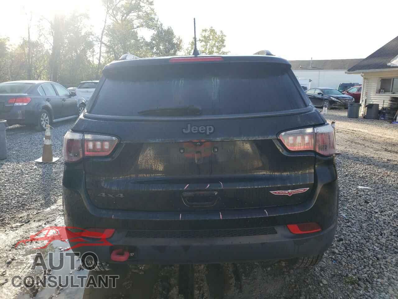 JEEP COMPASS 2018 - 3C4NJDDB1JT111988