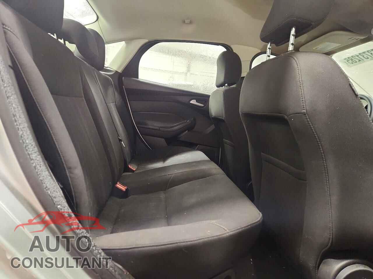 FORD FOCUS 2017 - 1FADP3FE8HL237403