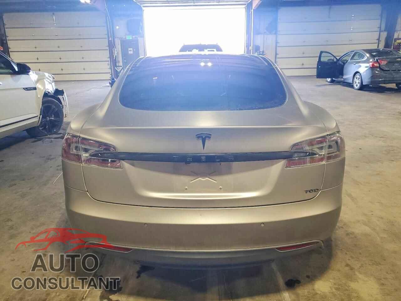 TESLA MODEL S 2015 - 5YJSA1E24FF116589