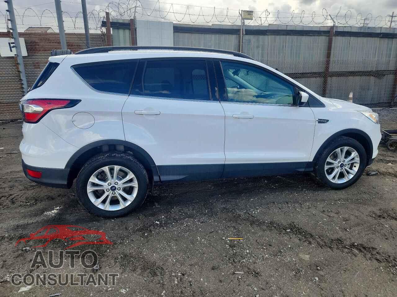 FORD ESCAPE 2017 - 1FMCU0GD4HUE56237