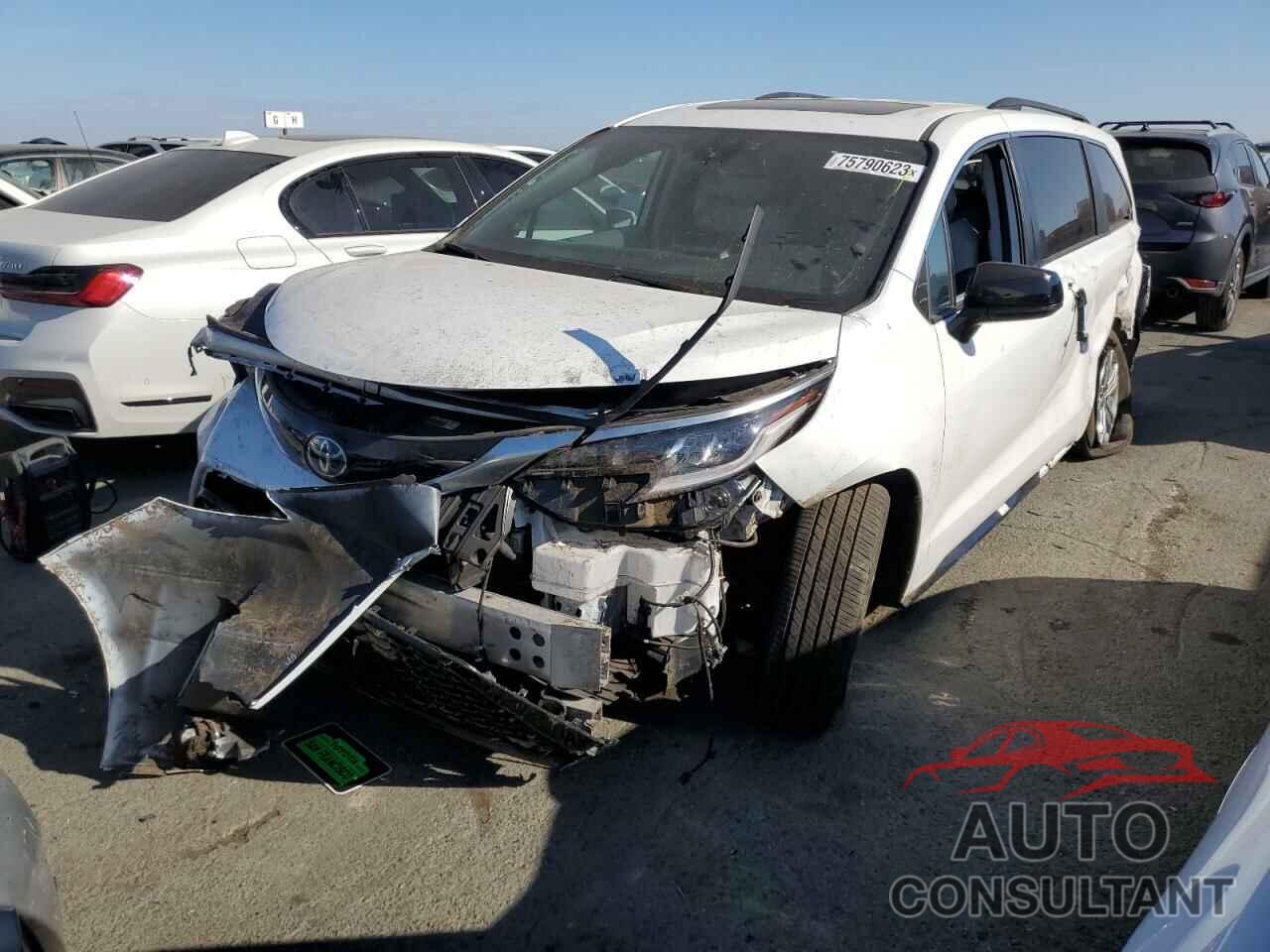 TOYOTA SIENNA 2022 - 5TDDSKFCXNS058002