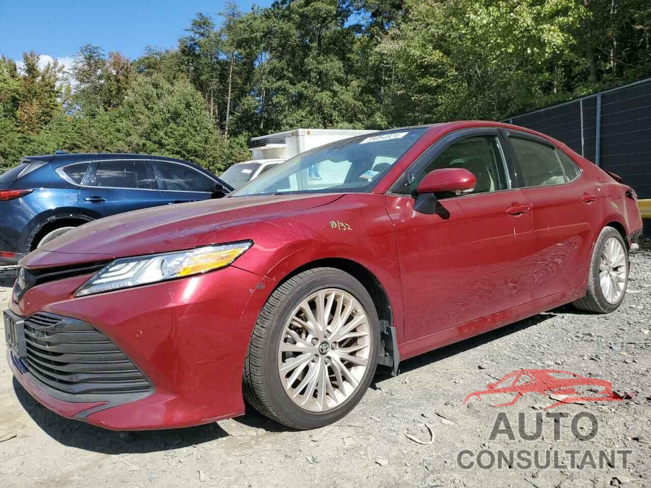 TOYOTA CAMRY 2018 - 4T1B11HK3JU556035
