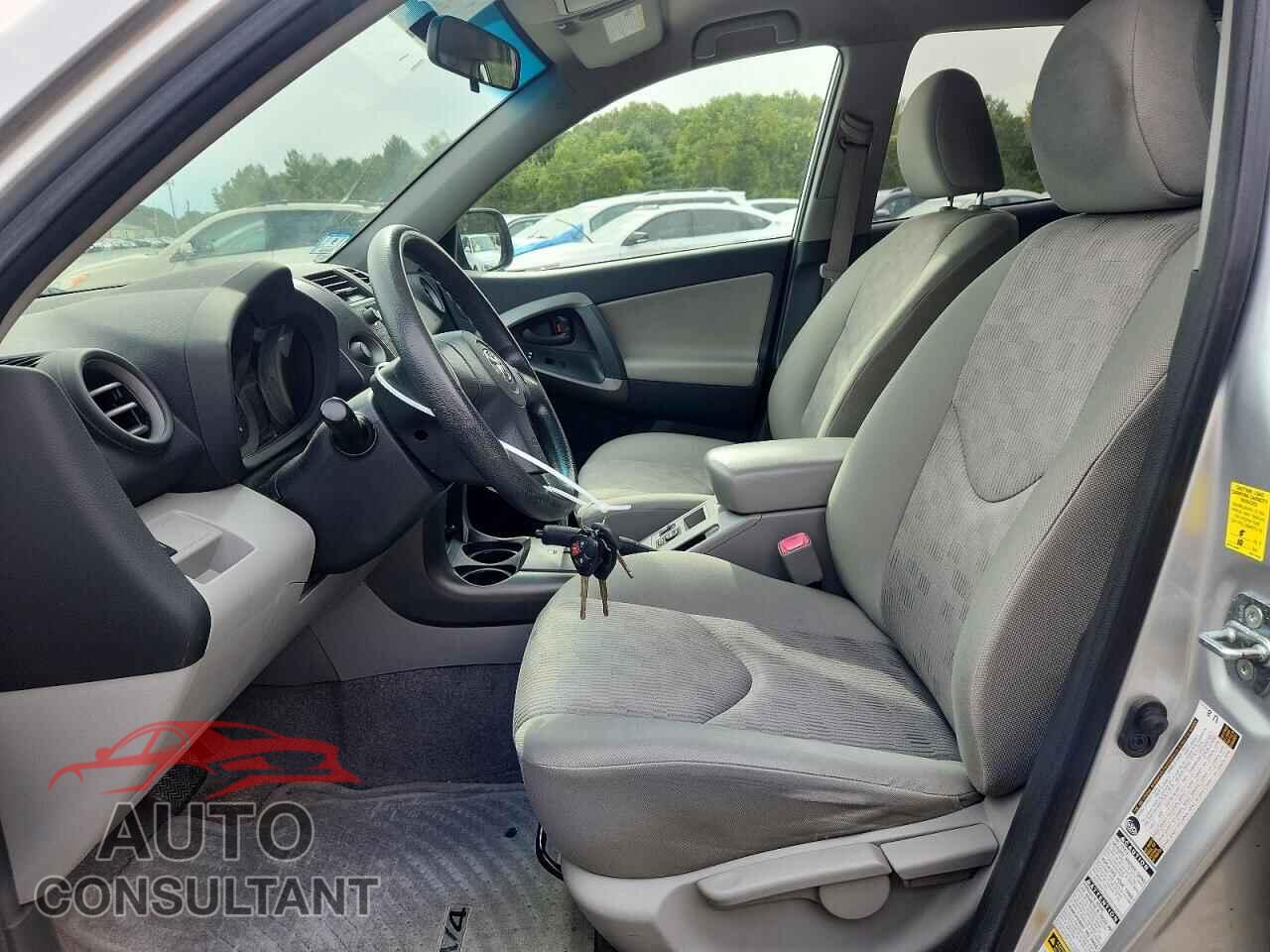 TOYOTA RAV4 2010 - JTMBF4DV4A5024780