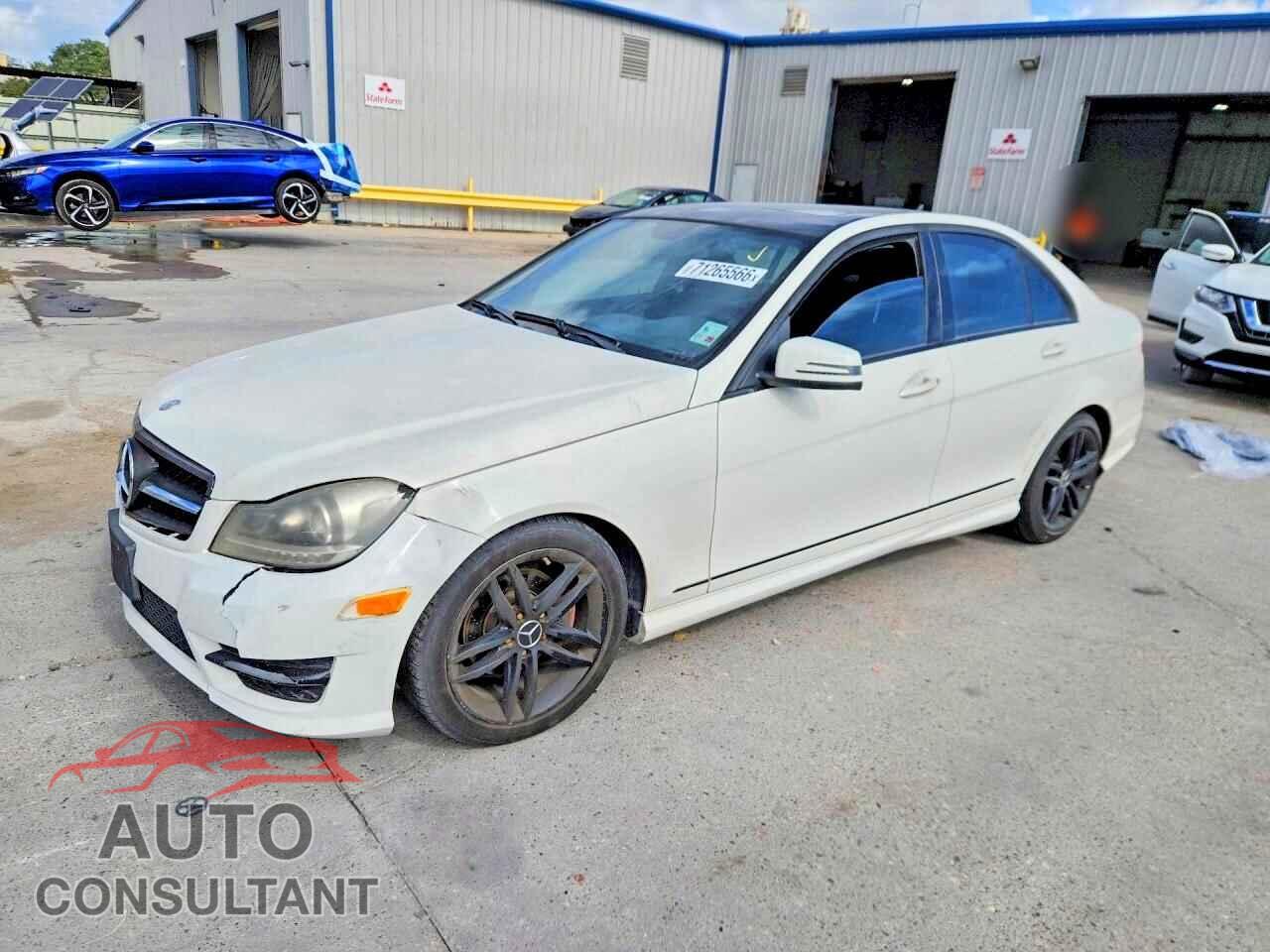 MERCEDES-BENZ C-CLASS 2012 - WDDGF8BB9CA724977