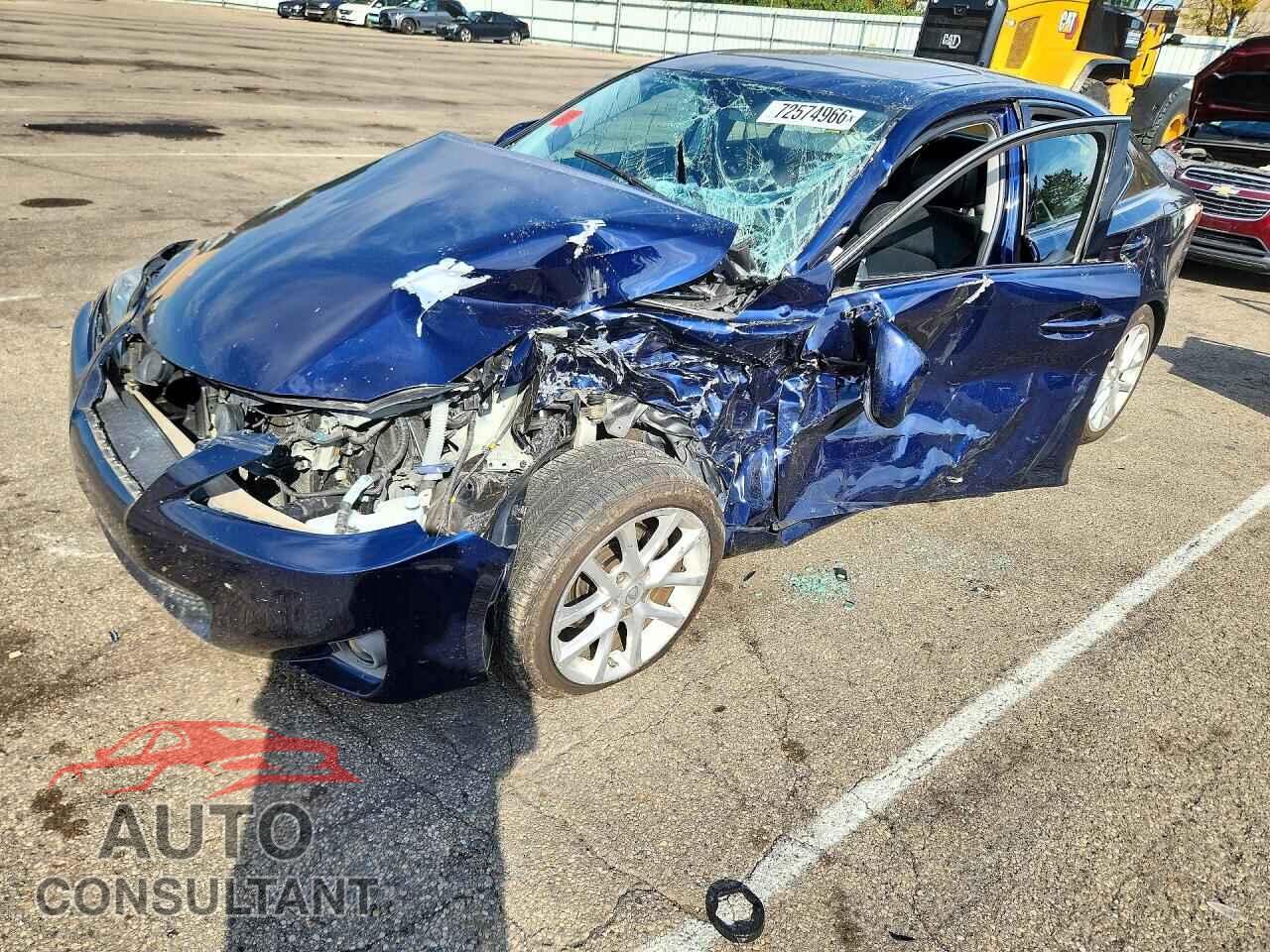 LEXUS IS 2011 - JTHCF5C28B5050879