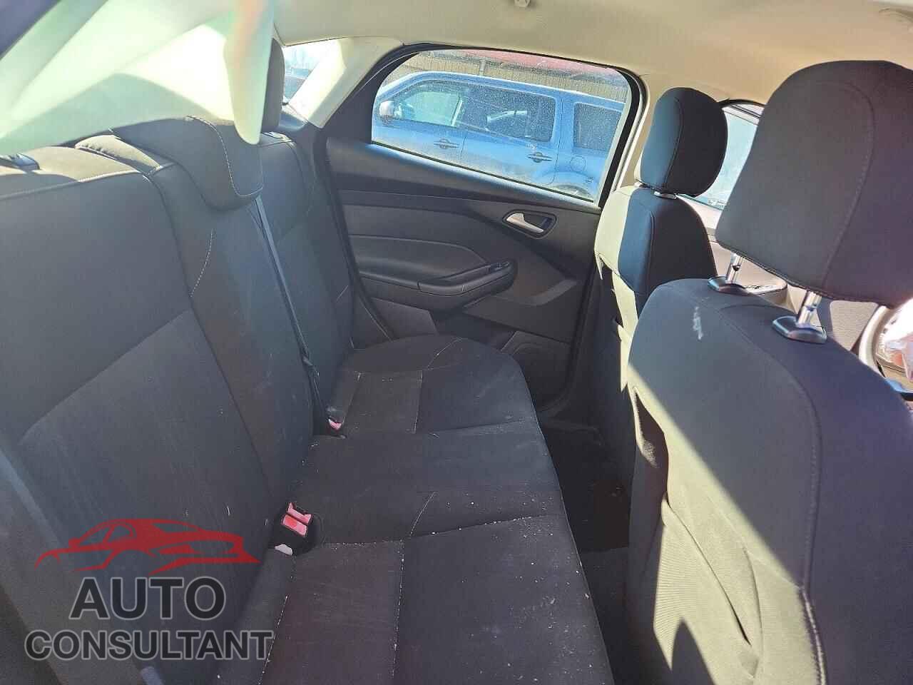 FORD FOCUS 2015 - 1FADP3F2XFL295743