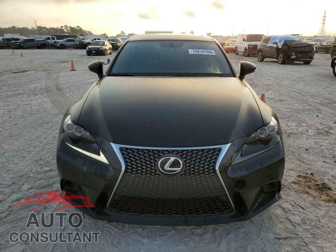 LEXUS IS 2015 - JTHBE1D28F5021040