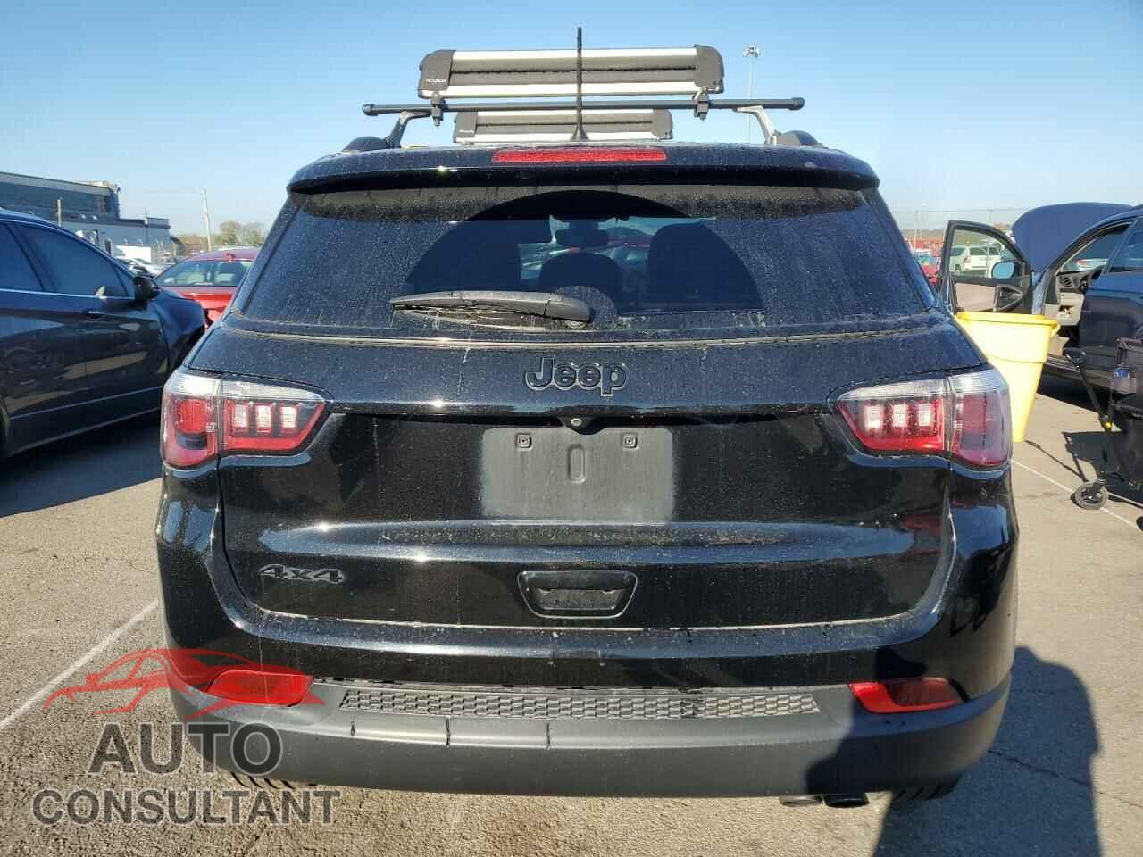 JEEP COMPASS 2018 - 3C4NJDBB7JT479529