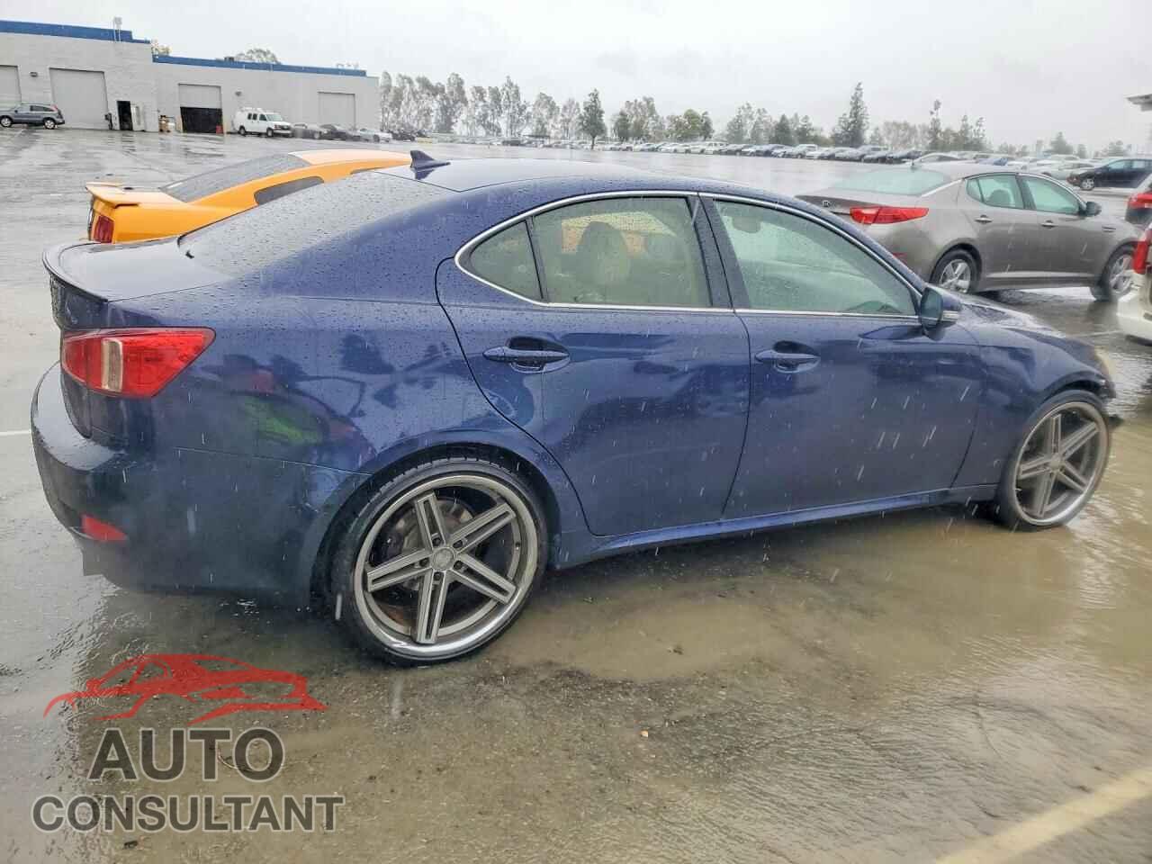 LEXUS IS 2011 - JTHBF5C23B5142235