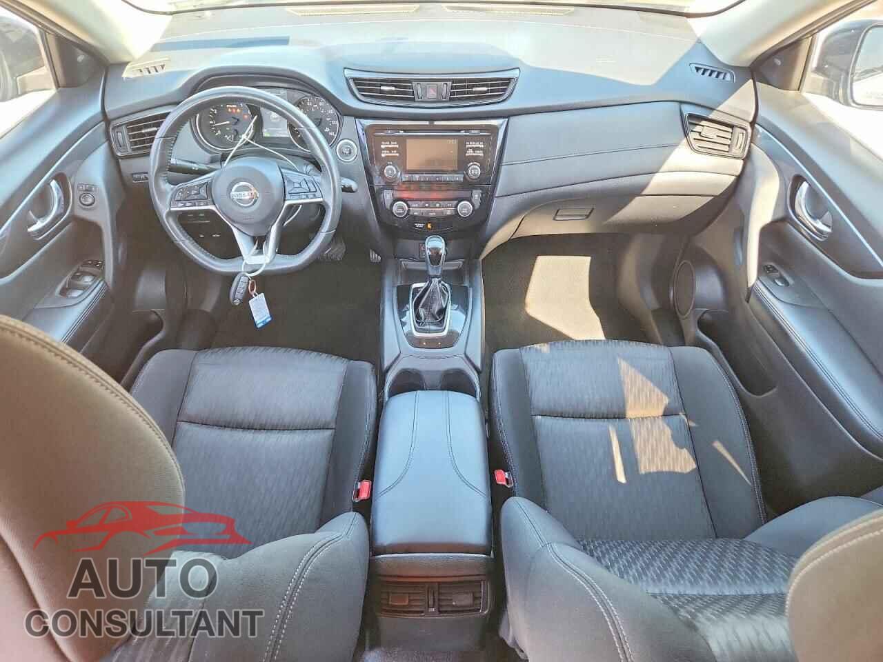 NISSAN ROGUE 2017 - KNMAT2MT8HP511194