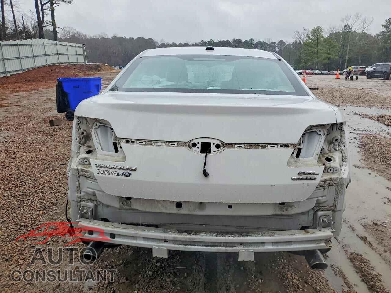 FORD TAURUS 2018 - 1FAHP2E88JG117414
