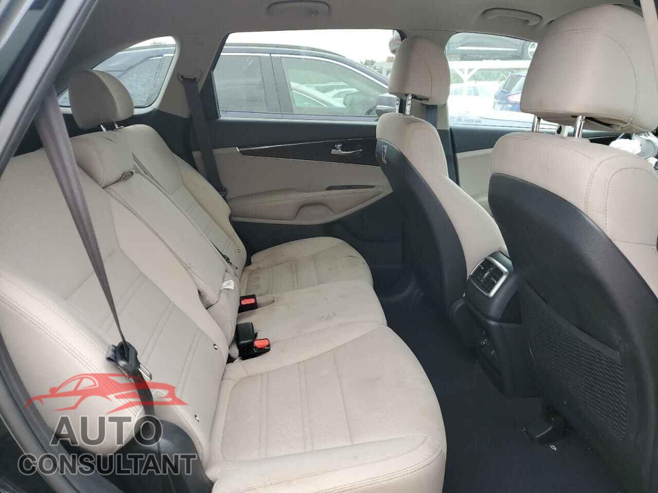 KIA SORENTO 2017 - 5XYPG4A39HG219829