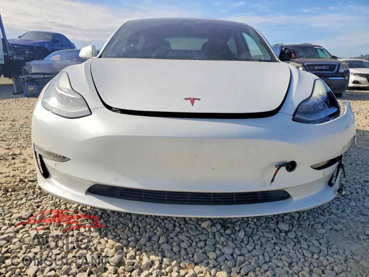 TESLA MODEL 3 2018 - 5YJ3E1EA0JF052026