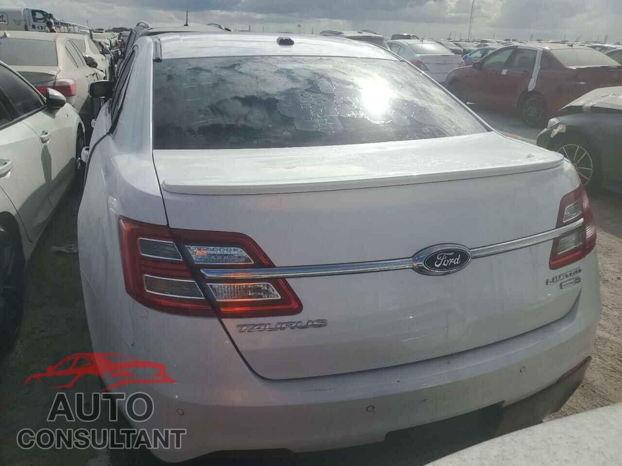 FORD TAURUS 2018 - 1FAHP2J88JG135238