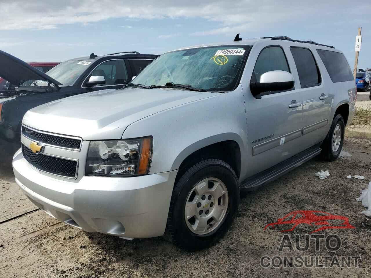 CHEVROLET SUBURBAN 2013 - 1GNSCHE07DR137842