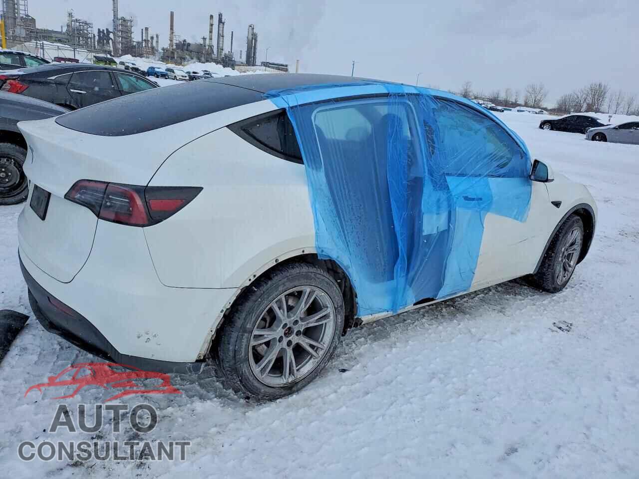 TESLA MODEL Y 2023 - LRWYGDFD5PC904870