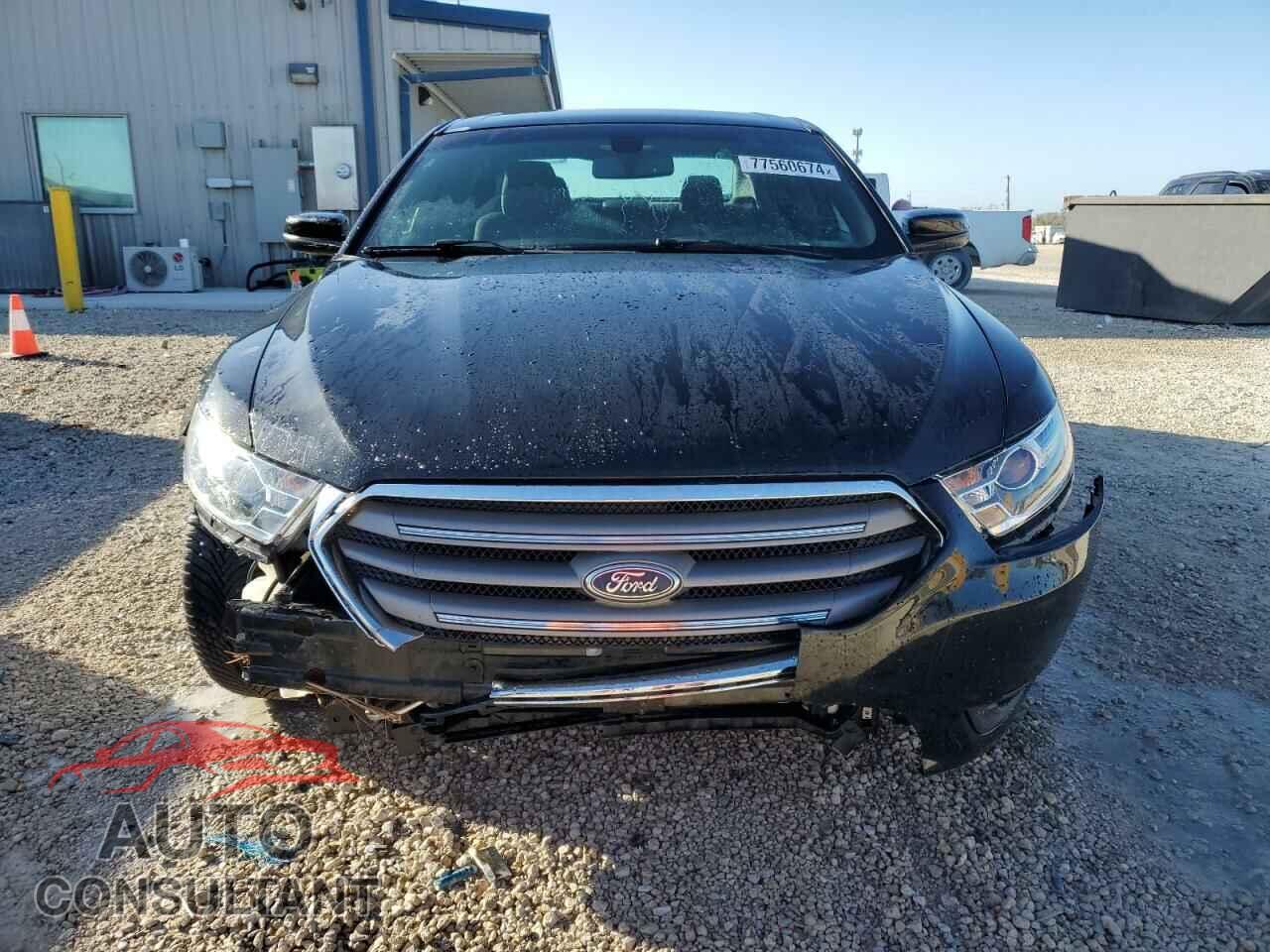 FORD TAURUS 2018 - 1FAHP2E89JG123318
