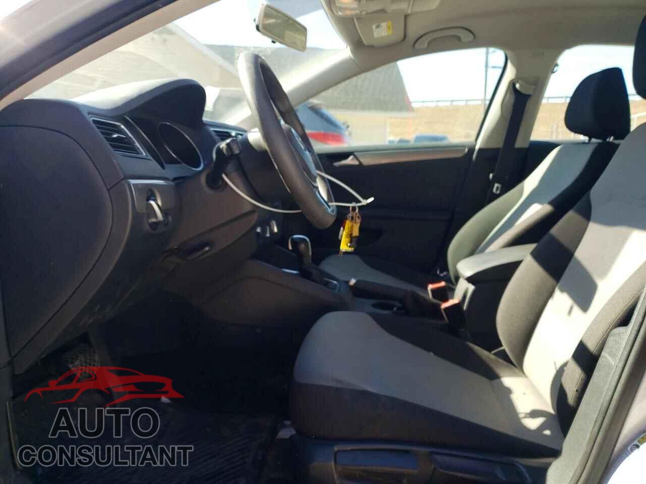 VOLKSWAGEN JETTA 2017 - 3VW2B7AJ5HM323663