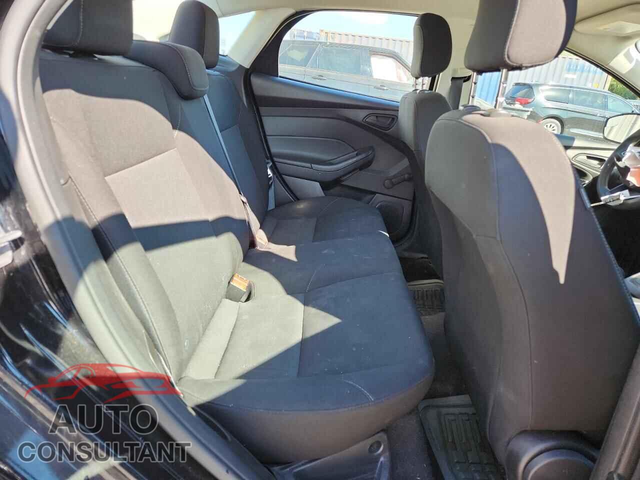 FORD FOCUS 2017 - 1FADP3E27HL335152