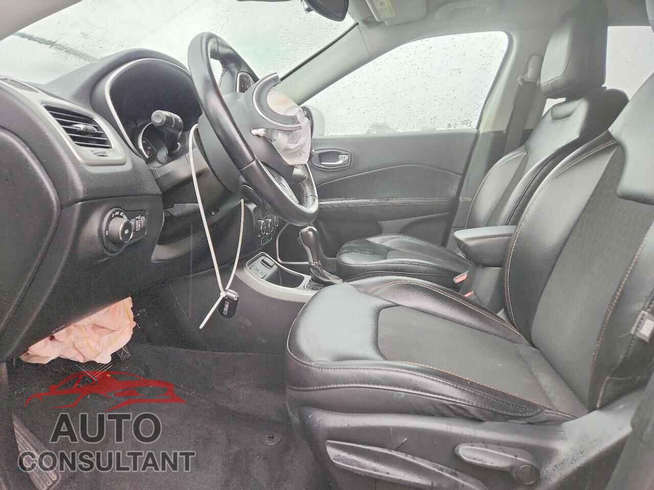 JEEP COMPASS 2018 - 3C4NJCBB2JT377047