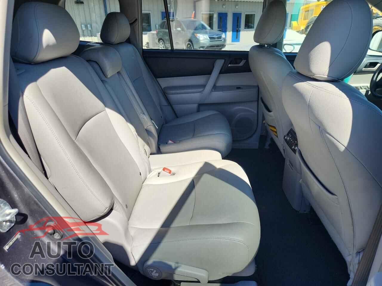 TOYOTA HIGHLANDER 2011 - 5TDBK3EH8BS060871