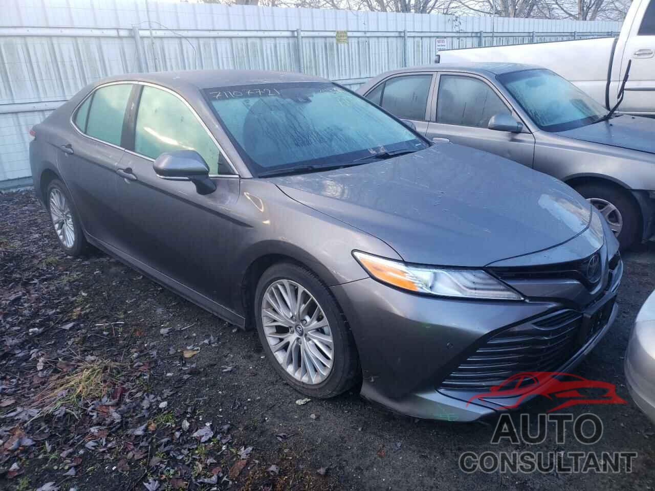 TOYOTA CAMRY 2018 - 4T1B11HK6JU510876