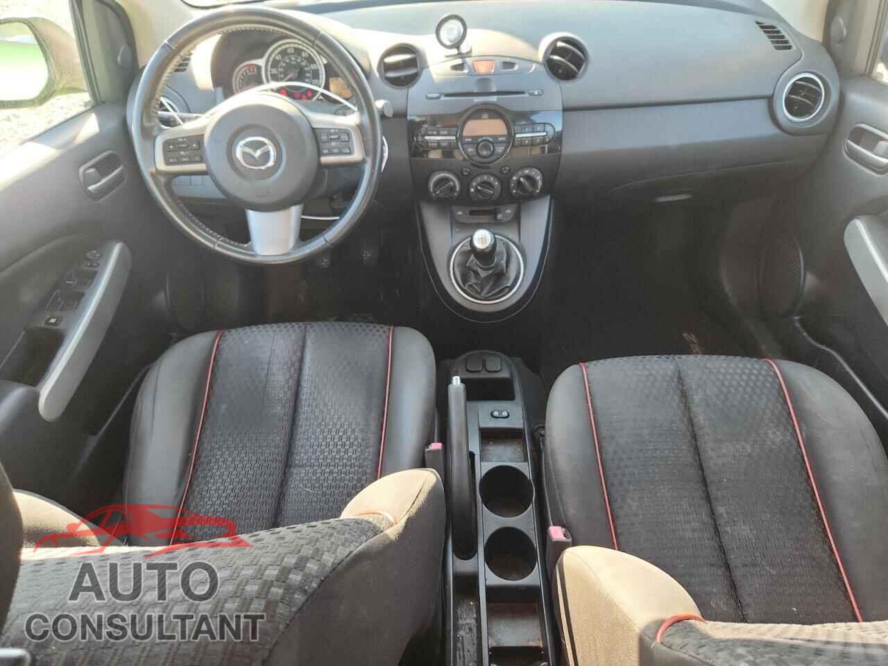 MAZDA 2 2011 - JM1DE1HZ4B0129356