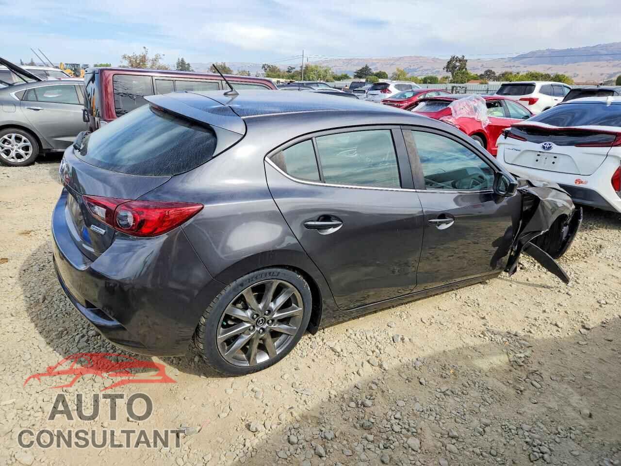 MAZDA 3 2018 - 3MZBN1L39JM273150