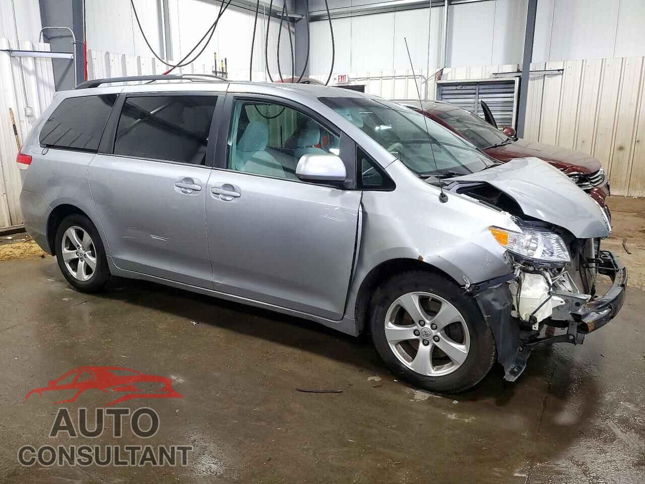TOYOTA SIENNA 2013 - 5TDKK3DC8DS327855