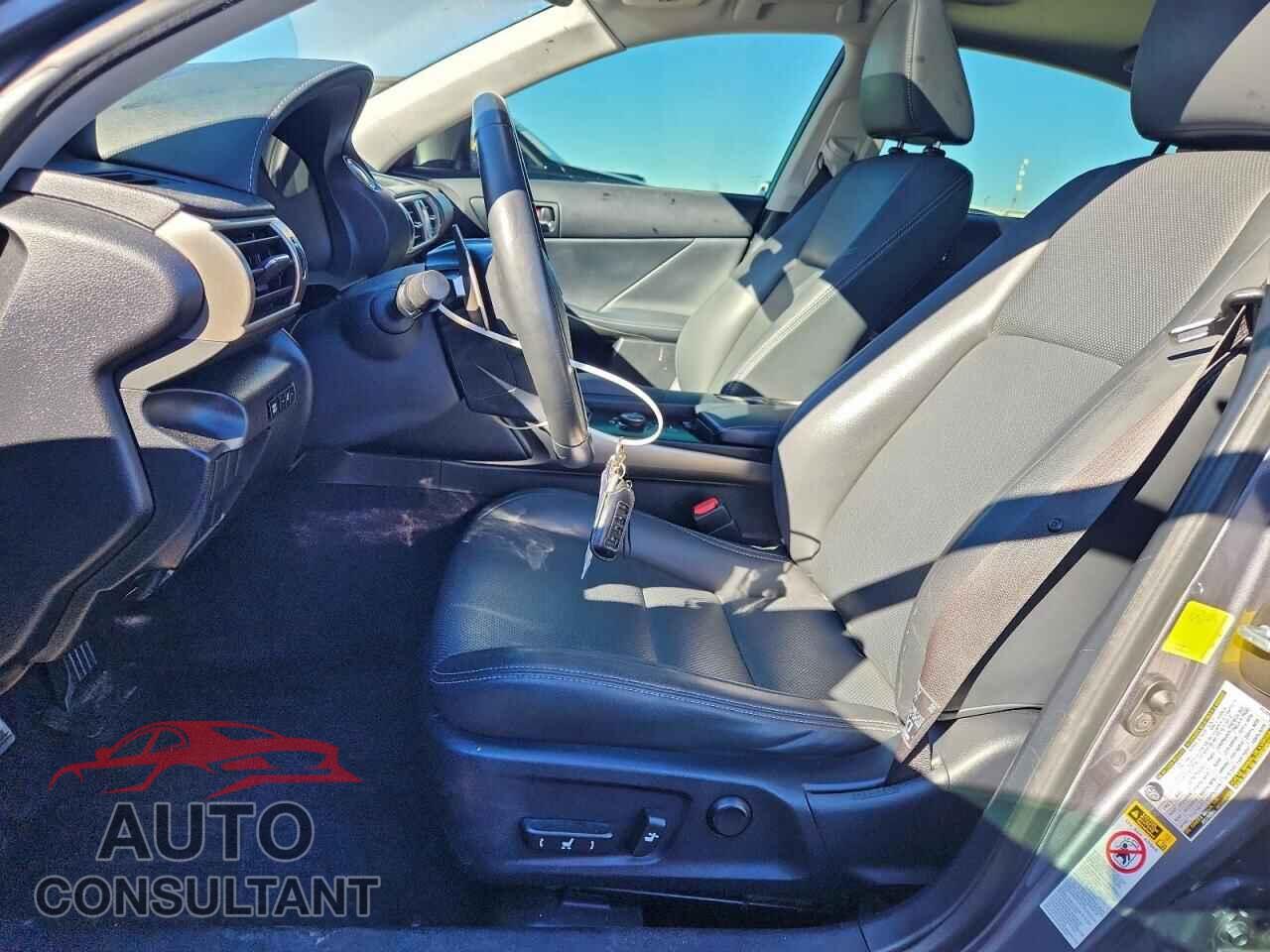 LEXUS IS 2014 - JTHBF1D27E5023227