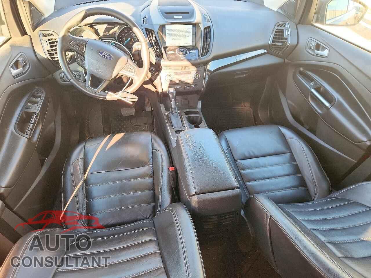 FORD ESCAPE 2017 - 1FMCU0J95HUB79151